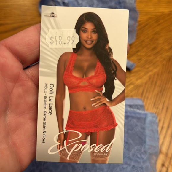 Exposed ooh la lace - Picture 3 of 4